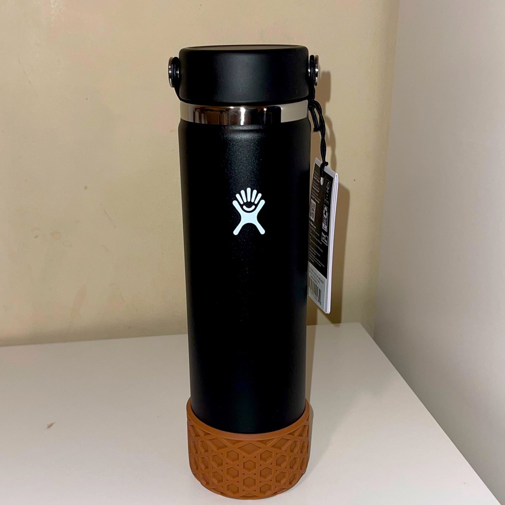 HYDRO FLASK X VANS COLLABORATION